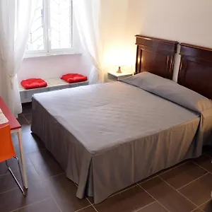 Maison Colosseo 3* Rome